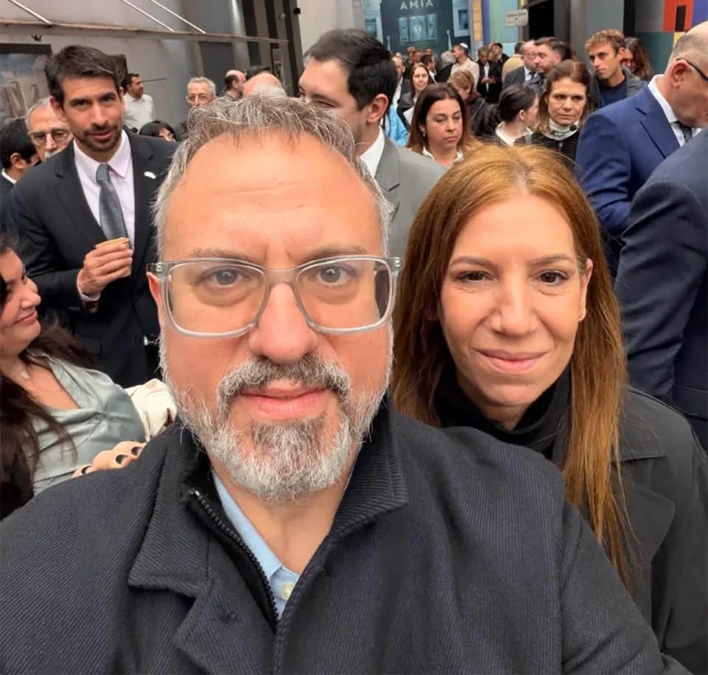 ¿Doble comando en Tres de Febrero?