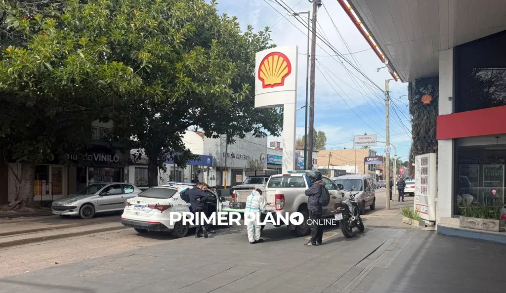 Tiroteo frente a un jardín