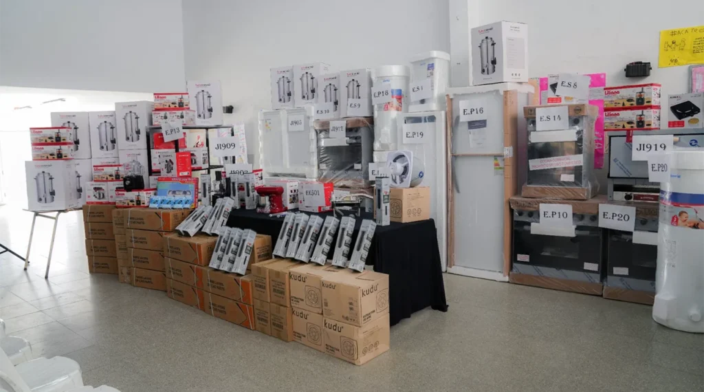 Entrega de equipamiento a escuelas de Ituzaingó