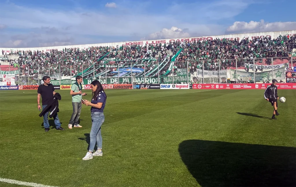 Visitantes en el partido Los Andes-Deportivo Morón