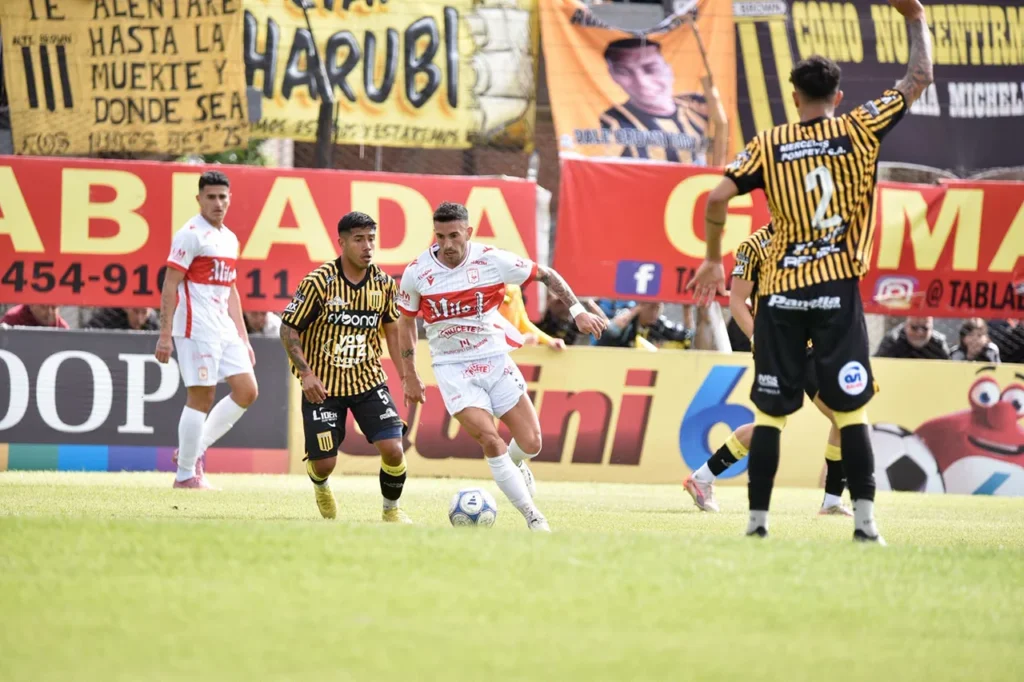 Morón perdió el clásico con Almirante